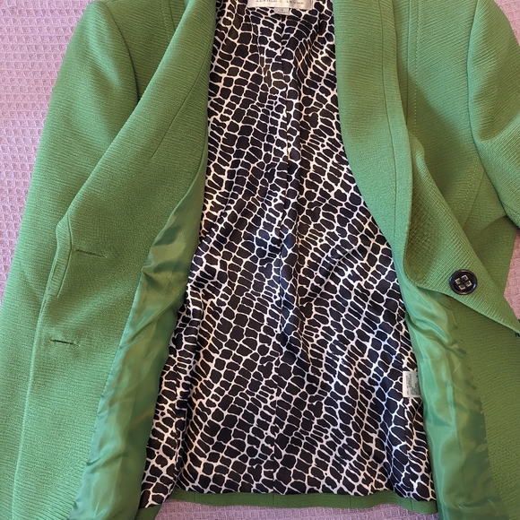 Tahari suit jacket and matching skirt - womens size 10 - Picture 4 of 6